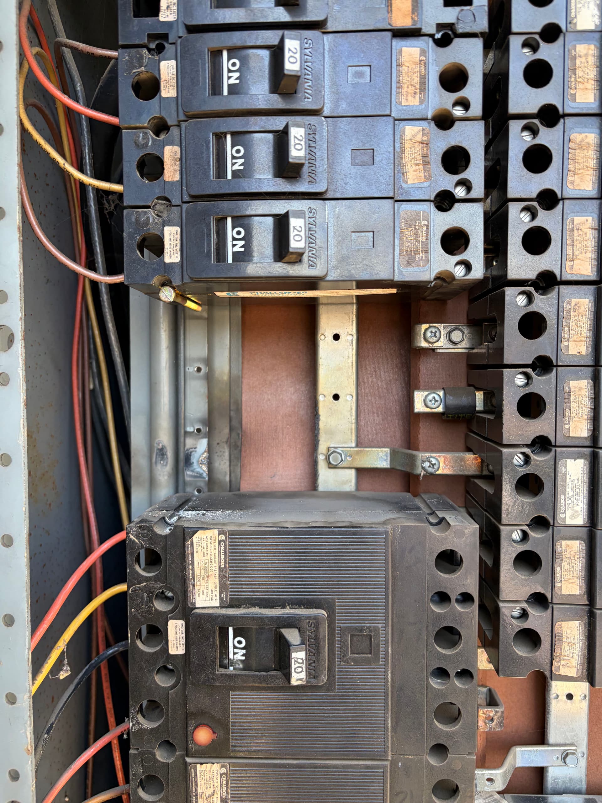 Gallery photos for Burned Underground Conductor Found on San Bernardino Troubleshooting Call: Image #1