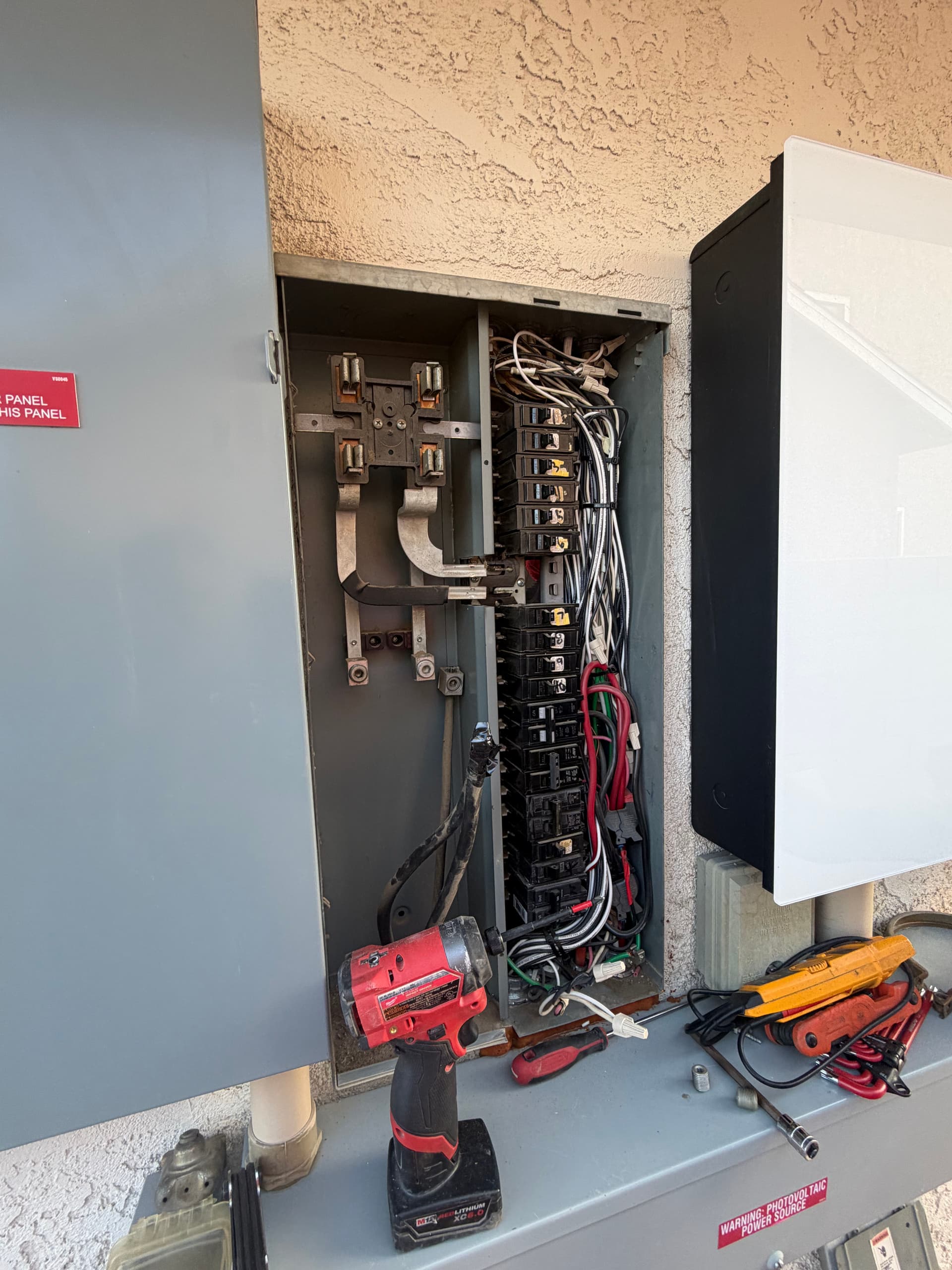 Gallery photos for Burned-Up 200A Main Breaker Replaced Before It Got Worse: Image #2