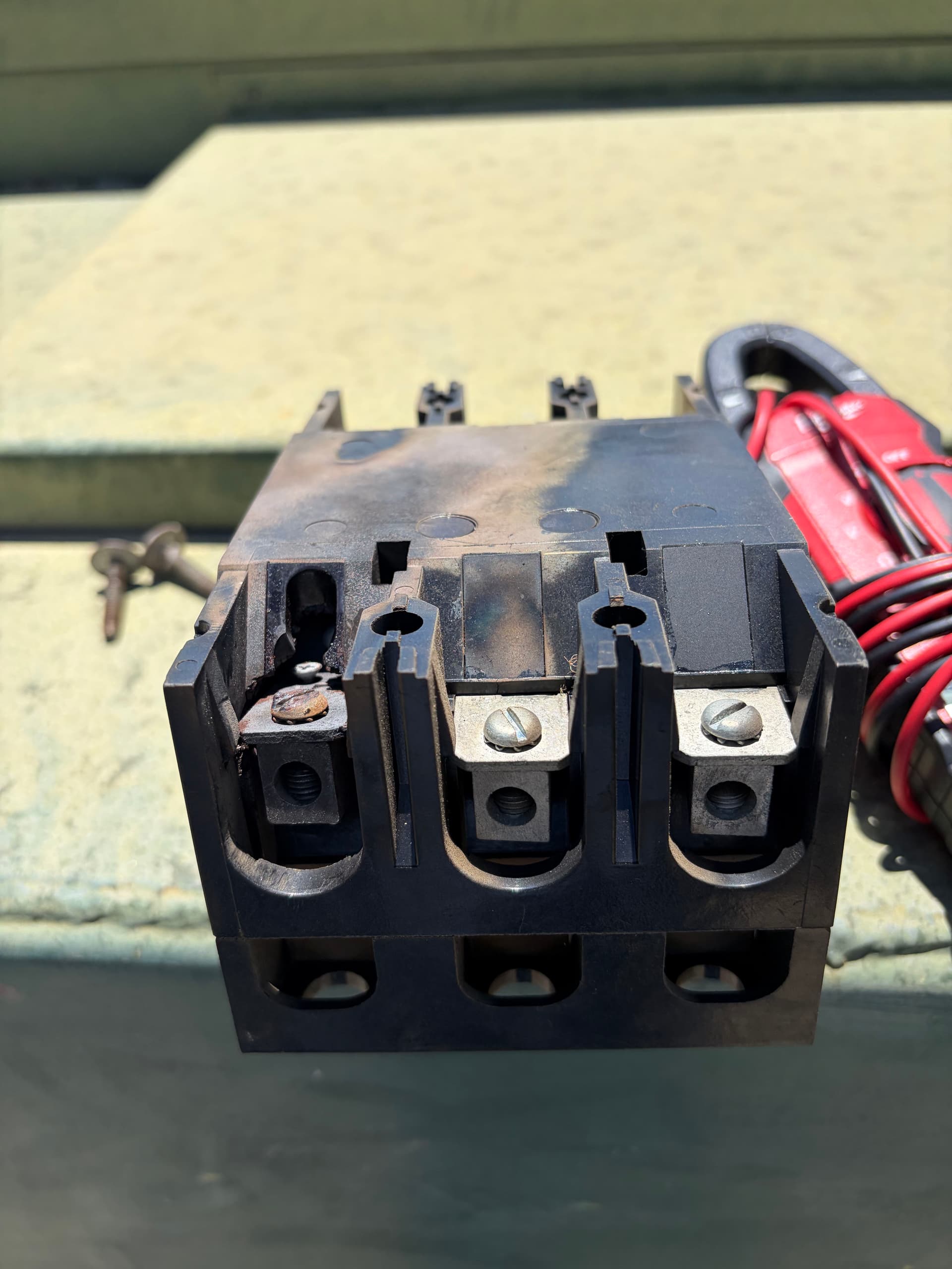 Gallery photos for Burned Underground Conductor Found on San Bernardino Troubleshooting Call: Image #3