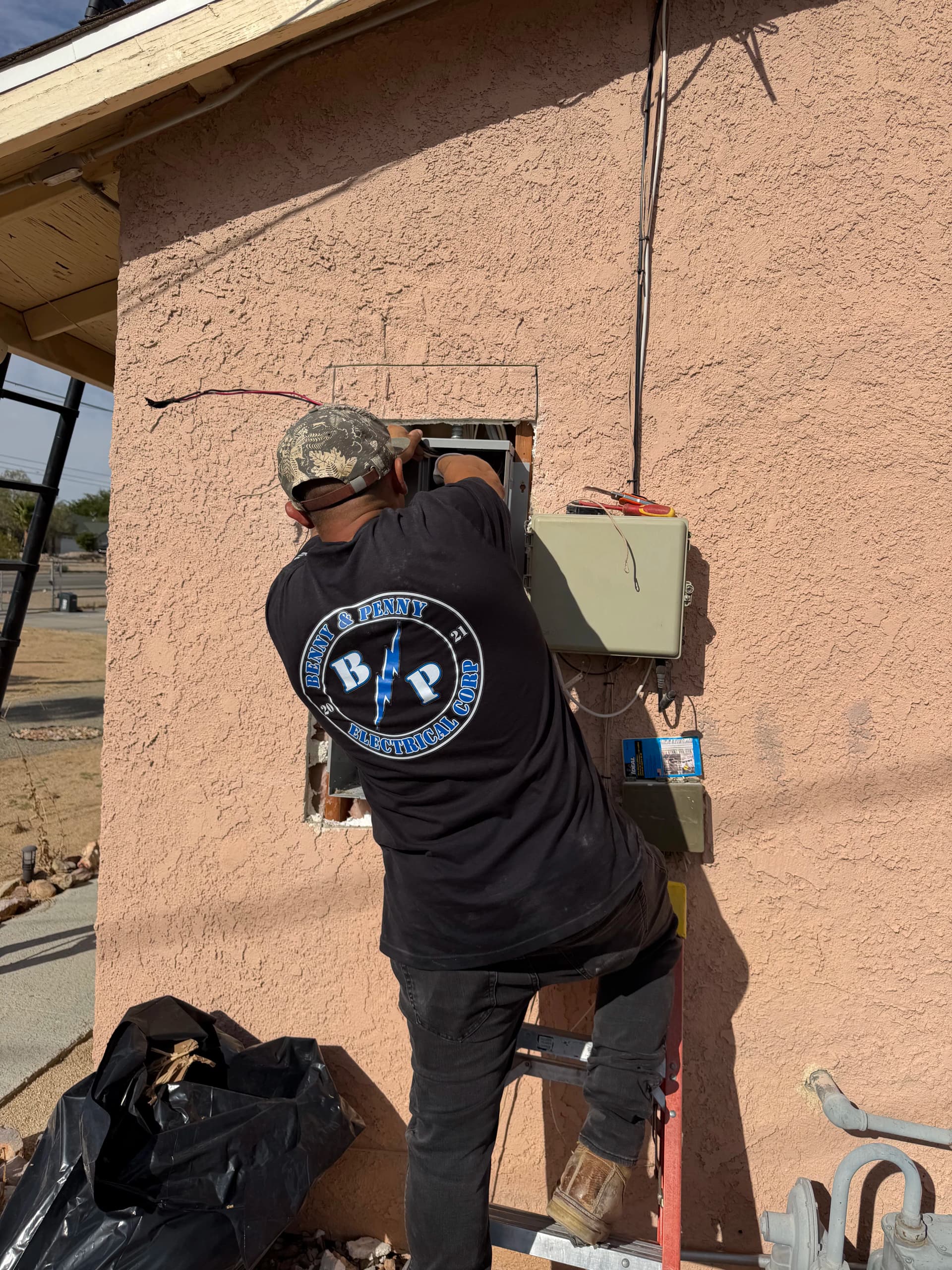 Gallery photos for 100 to 200 Amp Panel Upgrade in Hesperia: Image #3