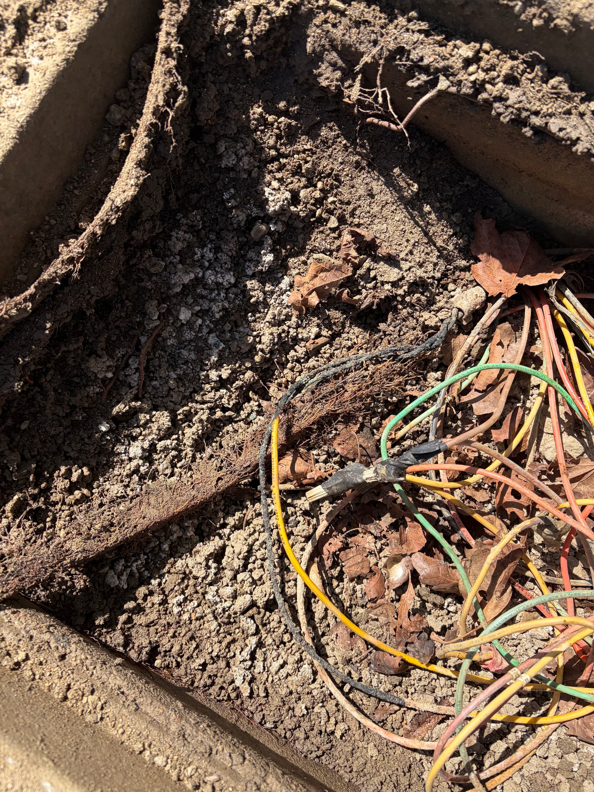 Gallery photos for Burned Underground Conductor Found on San Bernardino Troubleshooting Call: Image #5