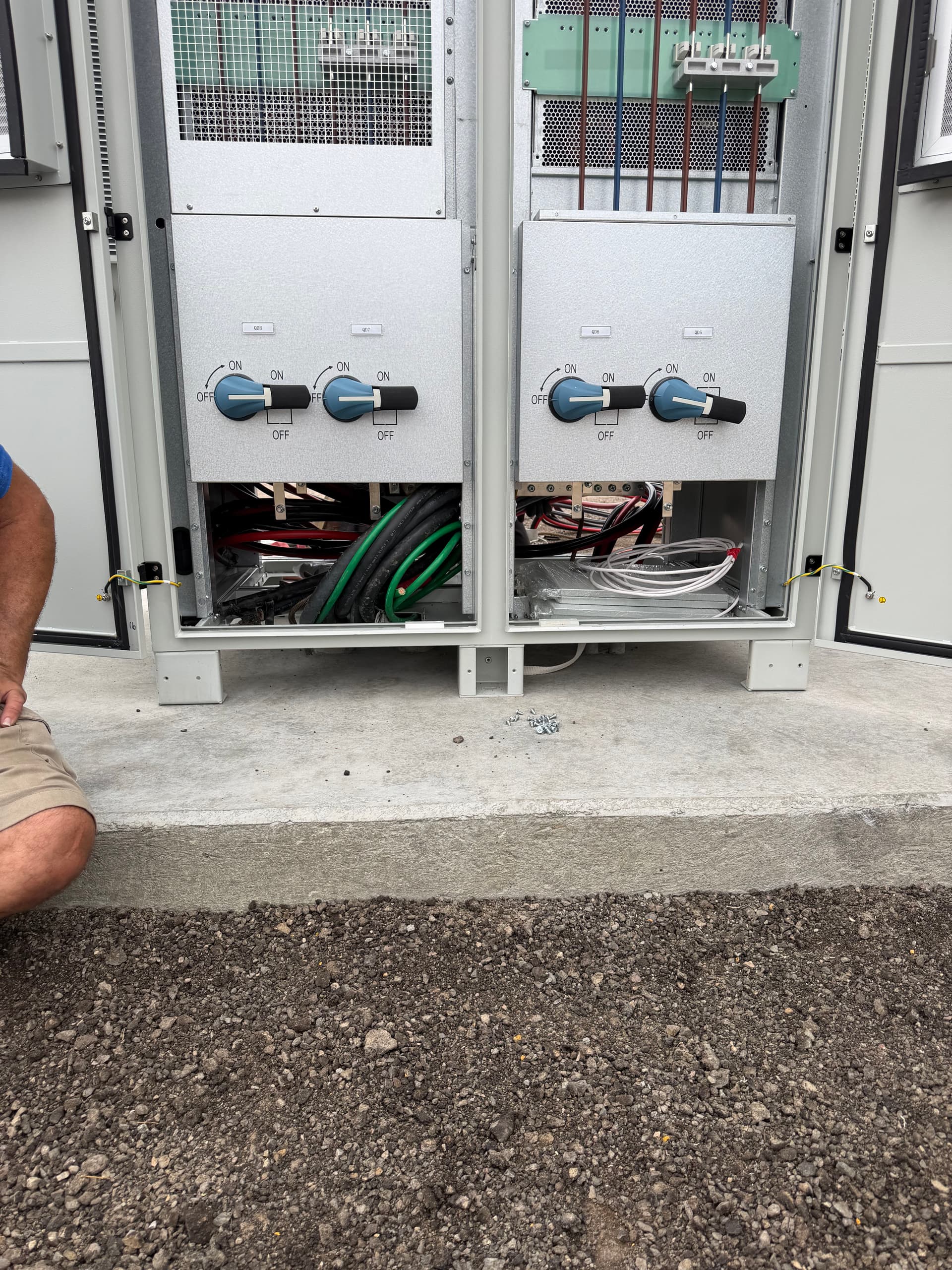 Gallery photos for Solar and Battery Converter Wiring for a Large-Scale Energy Installation: Image #2